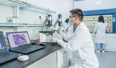 我参观了悦刻近期启用的生命科学实验室,这里有电子烟的未来